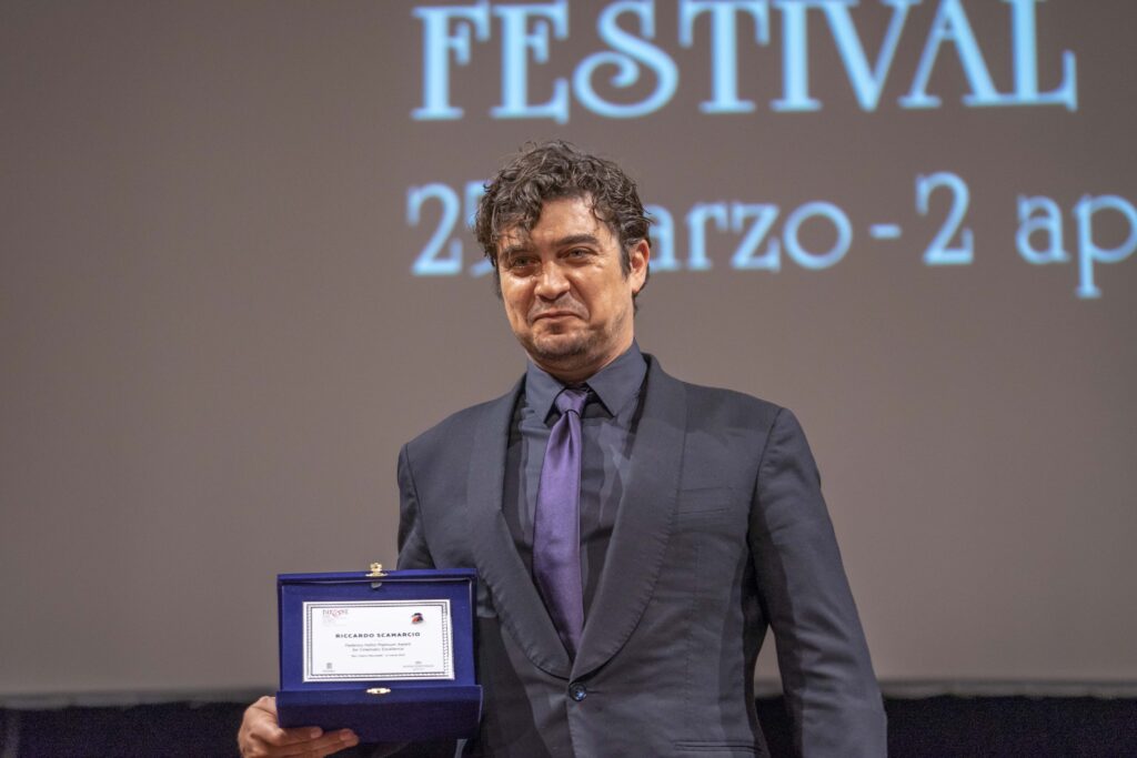 Federico Fellini a Riccardo Scamarico